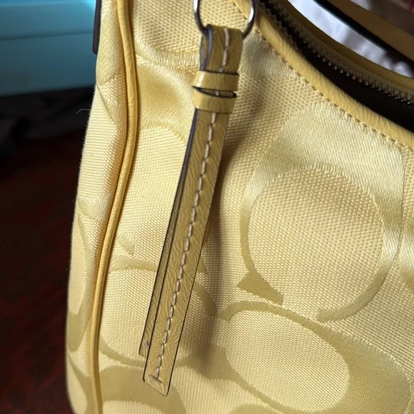 New Coach Yellow Shoulder Bag Never Used - Picture 10 of 14